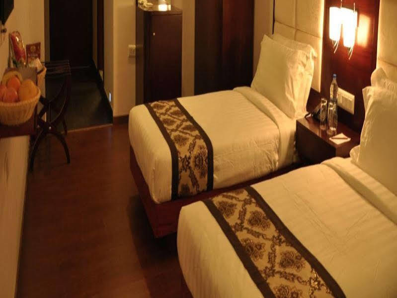 Grand Clarks Inn Badami Exterior foto