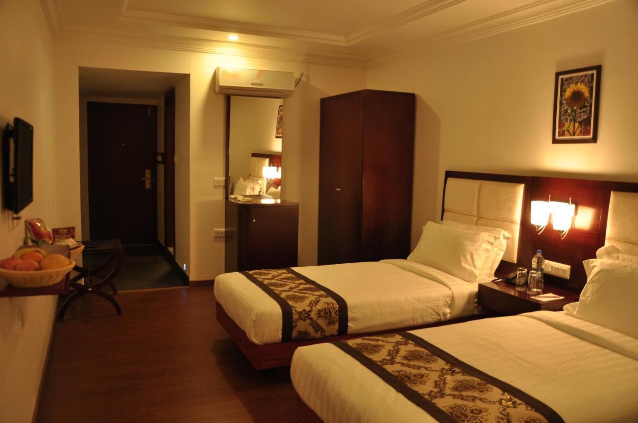 Grand Clarks Inn Badami Exterior foto