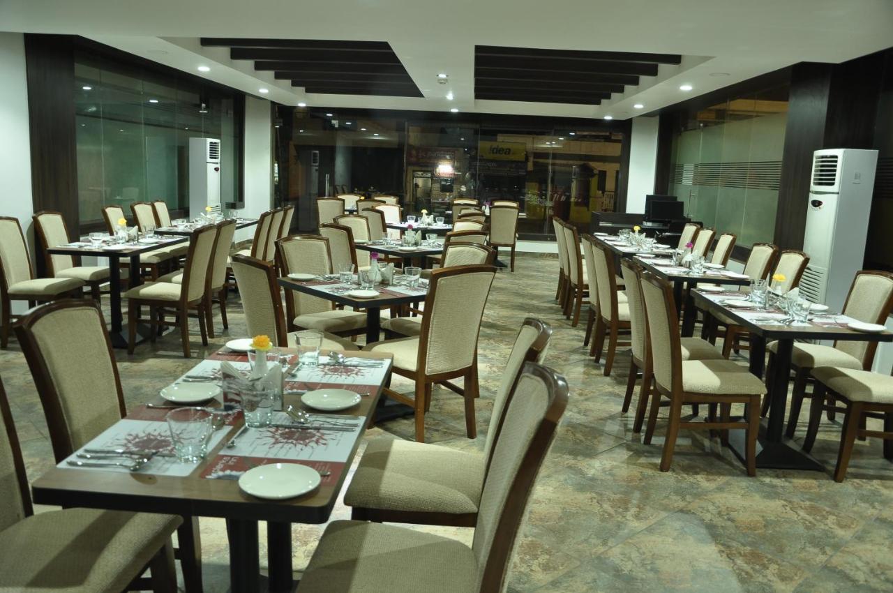Grand Clarks Inn Badami Exterior foto