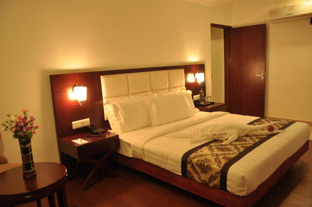 Grand Clarks Inn Badami Exterior foto